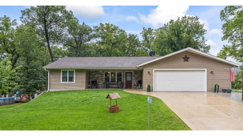 W3625 Washington Dr Geneva, WI 53147 by Homestead Realty of Lake Geneva $549,000