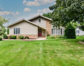 W168S6995 Parkland Dr, Muskego, WI 53150-8332