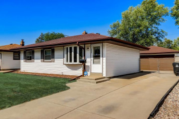 2800 Lincolnwood Dr, Racine, WI 53403