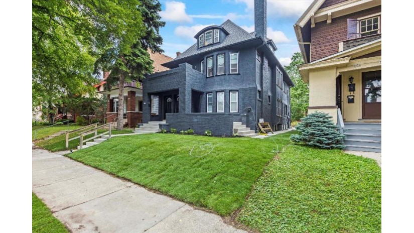 3038 N Farwell Ave 3040 Milwaukee, WI 53211 by Livewell REM, LLC $699,900