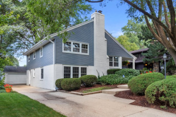 10344 W Hillside Ave, Wauwatosa, WI 53222-2321