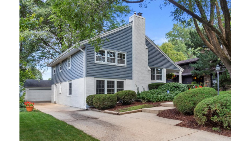 10344 W Hillside Ave Wauwatosa, WI 53222 by Shorewest Realtors $340,000