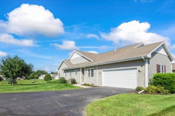328 E Amber Dr, Whitewater, WI 53190-2214