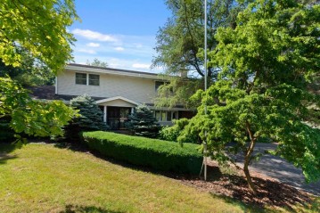 4632 Loch View Rd, Richfield, WI 53033-9788