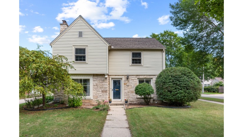 6100 N Kent Ave Whitefish Bay, WI 53217 by Shorewest Realtors $369,900