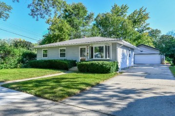 1316 Birch Ct, Waukesha, WI 53188