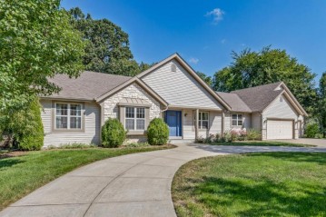 S73W14894 Cherrywood Dr, Muskego, WI 53150-8195