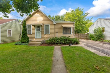 4723 N 48th St, Milwaukee, WI 53218-5122