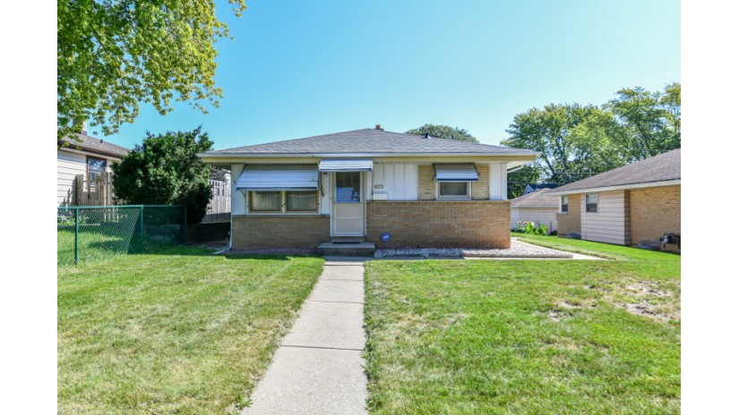 4672 N 79th St Milwaukee, WI 53218 by Shorewest Realtors $159,900