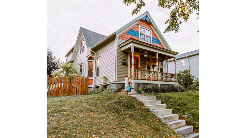 2031 N Palmer St Milwaukee, WI 53212 by Shorewest Realtors $399,800