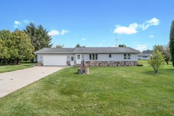 199 Francis Ave, Cascade, WI 53011-1348