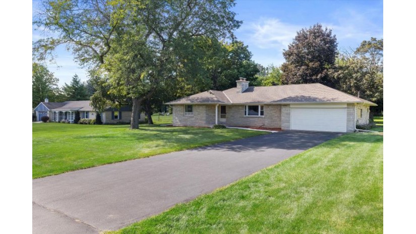 4425 N 161st St Brookfield, WI 53005 by Realty Dynamics $299,900