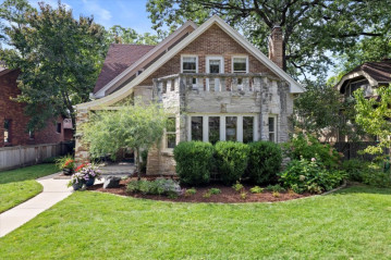 5227 N Idlewild Ave, Whitefish Bay, WI 53217-5328