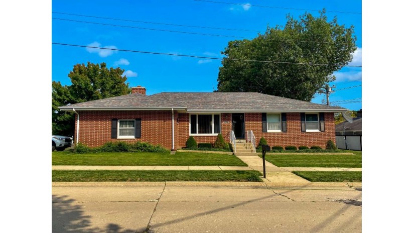 7005 49th Ave Kenosha, WI 53142 by Welcome Home Real Estate Group, LLC $269,900