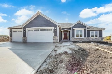 8899 Creekside Cir, Pleasant Prairie, WI 53158