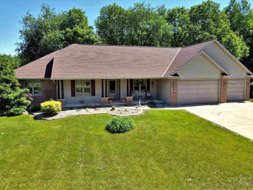 334 Thomas Way, Little Suamico, WI 54171