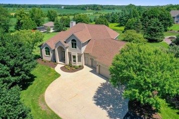 3150 Brook Hills Place, Suamico, WI 54313-8177