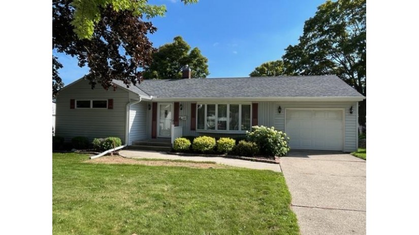 518 Henry Street Kewaunee, WI 54216 by Shorewest Realtors $182,900