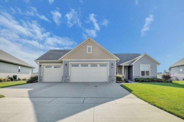 514 Pebblestone Circle, Hobart, WI 54155