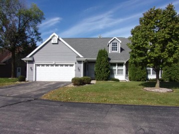 2533 Village Lane, Oshkosh, WI 54904-8173