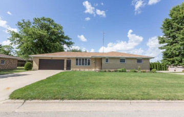 615 E Calhoun St, Cuba City, WI 53807