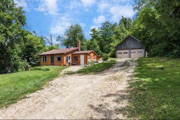 209 Buttke Ln, Mazomanie, WI 53560