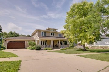 121 W Gonstead Rd, Mount Horeb, WI 53572