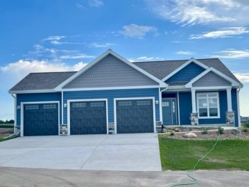 4099 Royal View Dr, Windsor, WI 53532