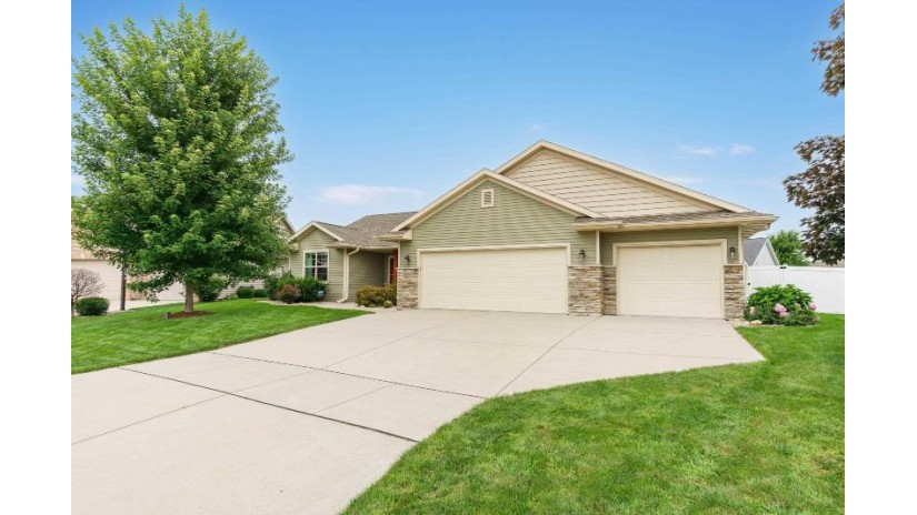 4305 Cascade Dr Janesville, WI 53546 by Realty Executives Premier - Pref: 608-751-8504 $379,900