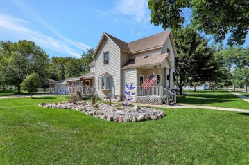 105 5th St, Prairie Du Sac, WI 53578