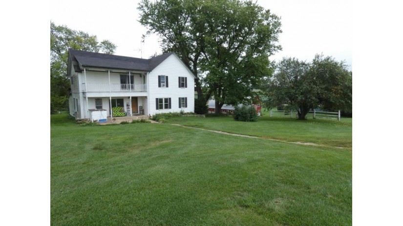 5105 Hwy 130 Dodgeville, WI 53533 by Jon Miles Real Estate $399,500