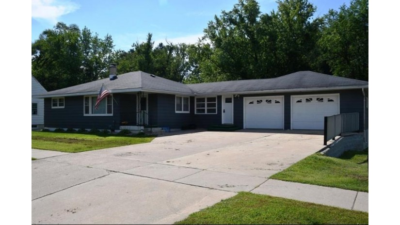 209 W Chestnut St Pardeeville, WI 53954 by Century 21 Affiliated - Off: 608-635-7744 $239,900