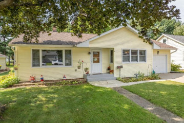 223 7th St, Prairie Du Sac, WI 53578