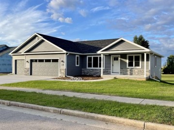 722 Forest Edge Dr, Mazomanie, WI 53560