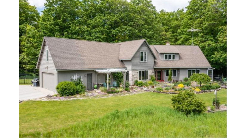 6410 Loritz Rd Egg Harbor, WI 54209 by Shorewest Realtors $795,000