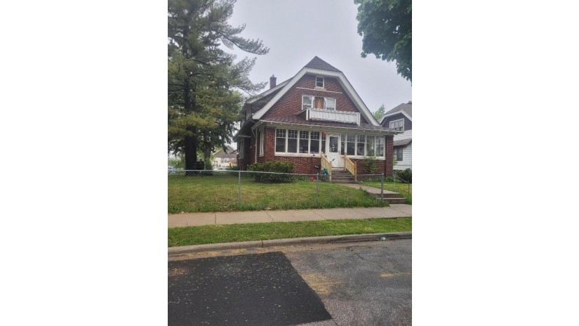 3605 N 12th St Milwaukee, WI 53206 by Homestead Realty, Inc $75,000