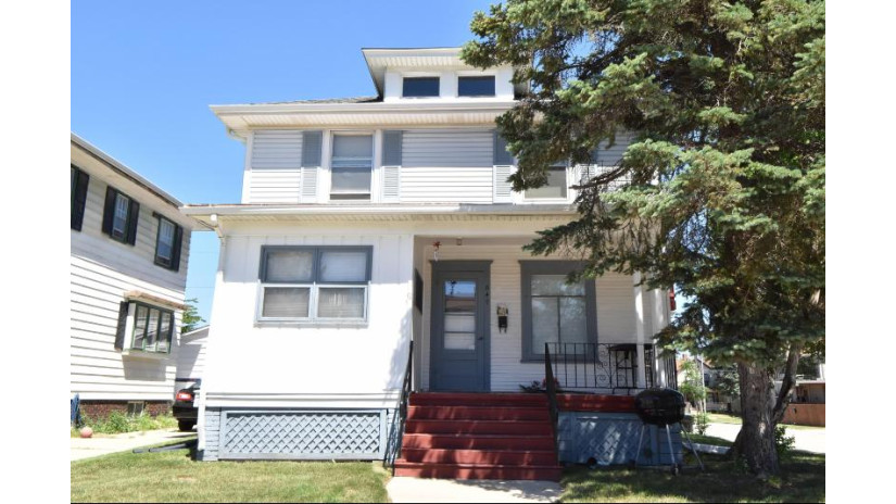 847 Hayes Ave Racine, WI 53405 by RE/MAX Newport - office@newportelite.com $154,900