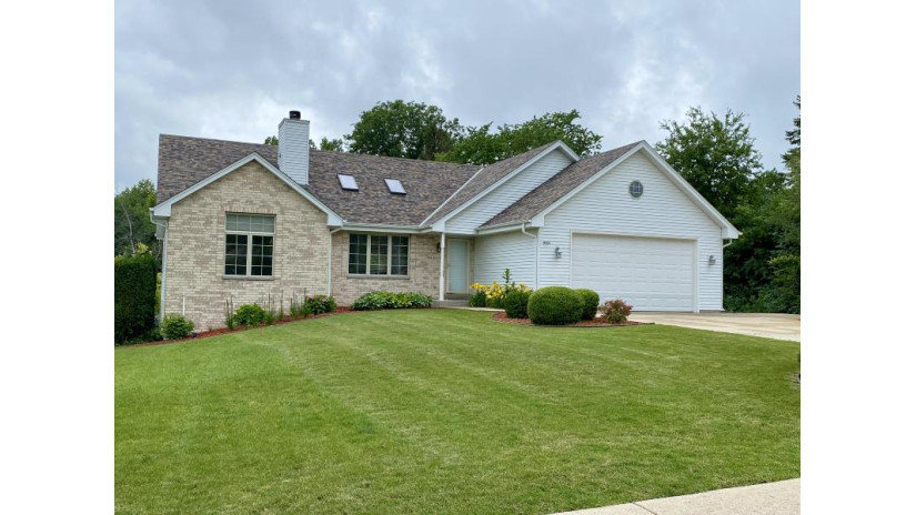 4505 W Hilltop Ln Franklin, WI 53132 by Rossetto Realty, LLC $485,000