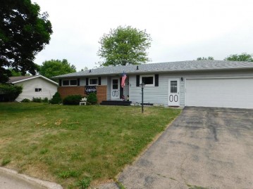 120 Rohrer St, Clintonville, WI 54929-1428