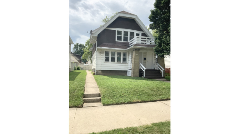 2751 N 54th St 2753 Milwaukee, WI 53210 by Shorewest Realtors $109,900