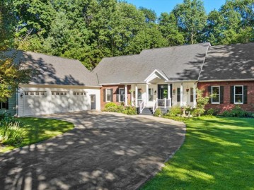 3048 River Forest Hills Dr, Pittsfield, WI 54162