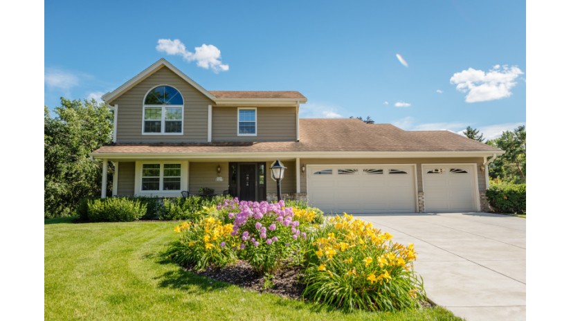 N104W14459 Heritage Hills Pkwy Germantown, WI 53022 by Shorewest Realtors $449,900