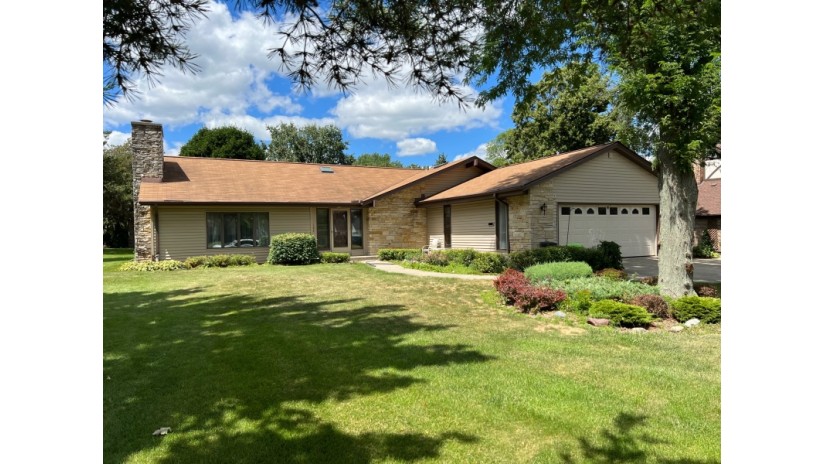 2525 Sheraton Rd Brookfield, WI 53005 by Shorewest Realtors $409,000