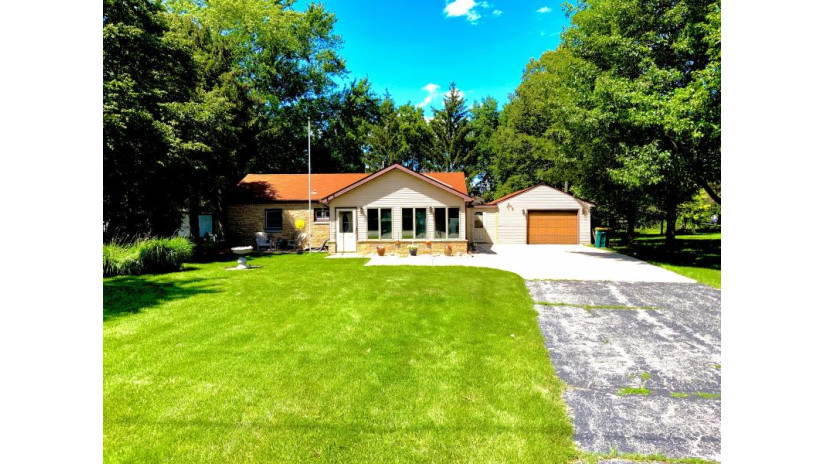 424 E Oakwood Rd Oak Creek, WI 53154 by Cherry Home Realty, LLC $275,900