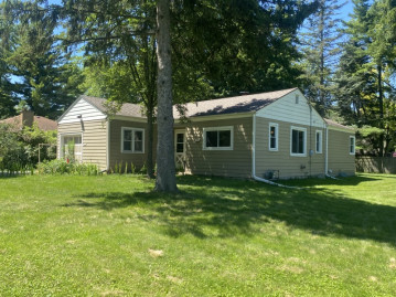 7839 N 45th St, Brown Deer, WI 53223-2021