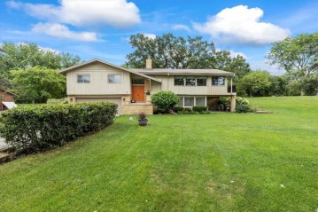 481 E Welsh Rd, Wales, WI 53183-9743