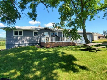 W13878 Hillcrest Rd, Preston, WI 54616