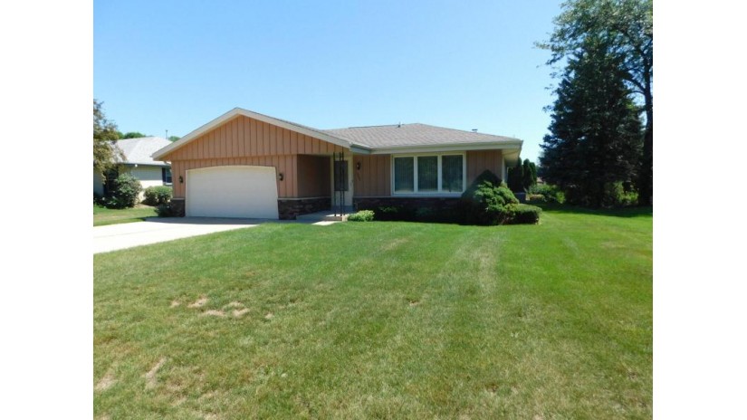 5200 S 60th St Greenfield, WI 53129 by Realty Executives Integrity~Brookfield $265,000