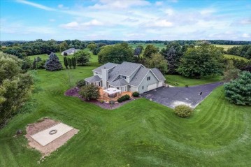 7463 Ireland Dr, Erin, WI 53027-8816