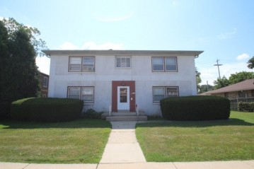 7323 W Center St, Wauwatosa, WI 53210-1086